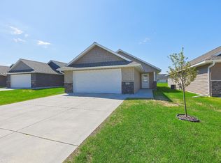 446 Lake Trl, Winsted, MN 55395