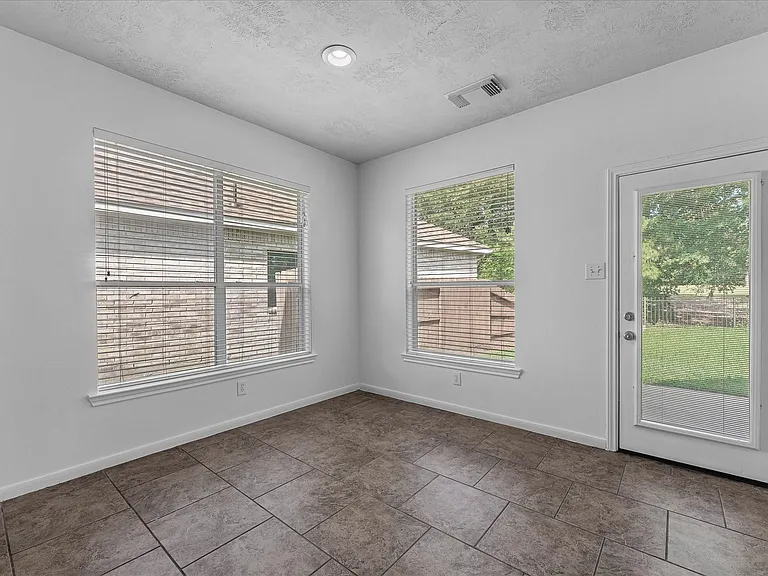 25553 Oakhurst Forest Dr — Photo 18