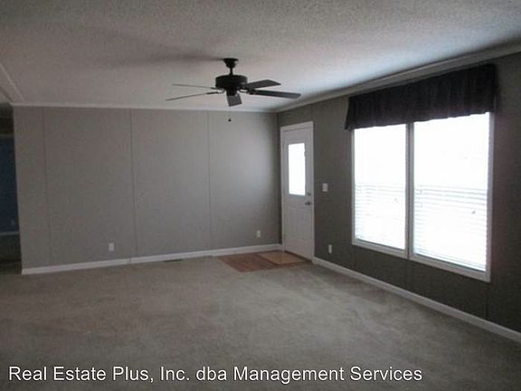 3rd image of 204 Lakeside Dr