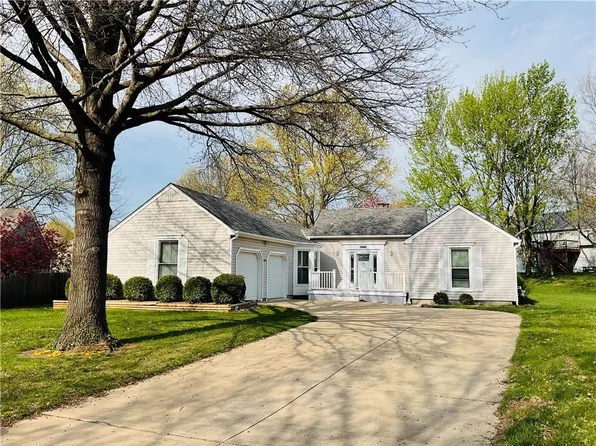 22600 W 54th St, Shawnee, KS 66226