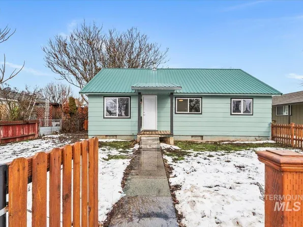808 E Court St, Weiser, ID 83672