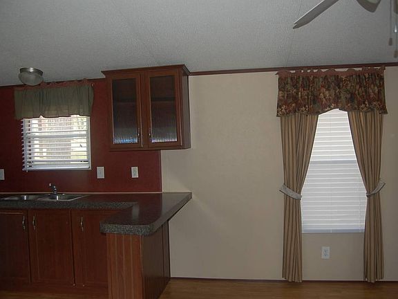 5th image of 1208 Cresthill St