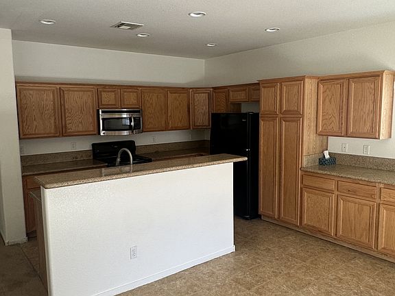 3rd image of 5125 Ruby Sunset St