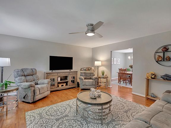5th image of 44 Woodlawn Dr