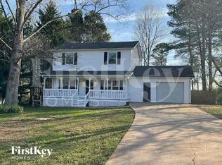 5612 Pinewood Dr, Flowery Branch, GA 30542