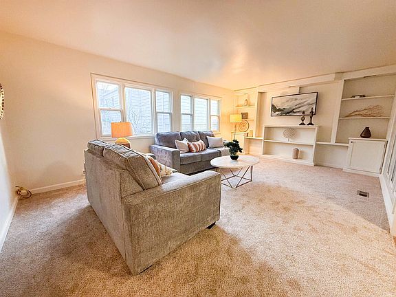 3rd image of 1137 Echo Dr