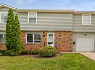 6813 Kirkwood Dr, Mentor, OH 44060