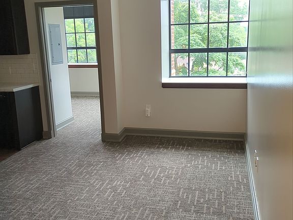 2nd image of 811 Emerald Ave NE #311