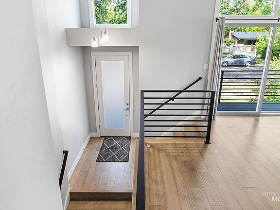 2nd image of 1718 S Michigan Ave