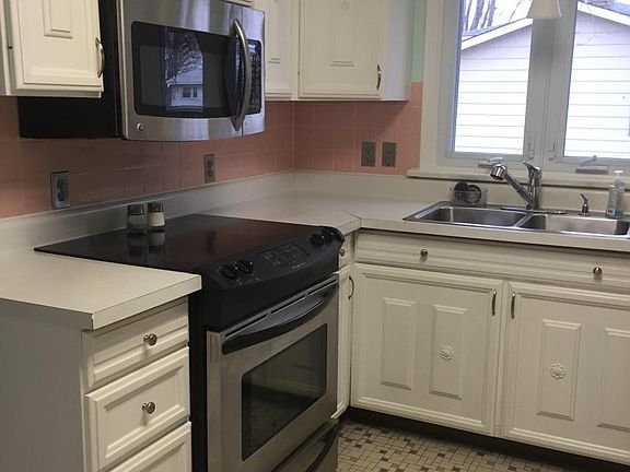 Kitchen (updated appliances)