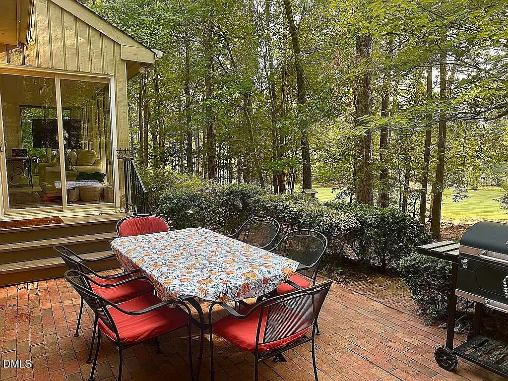 3 bed, 2.0 bath, 2090 sqft, $2,500 — Photo 2