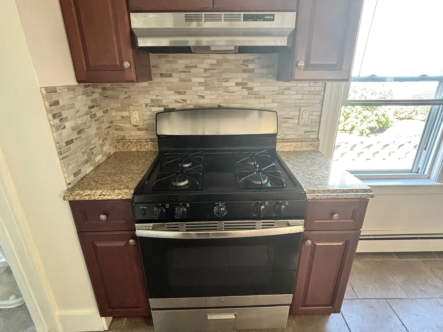 2 bed, 1850 sqft, $2,180 — Photo 3