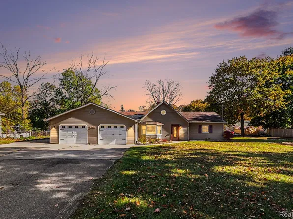 8346 Woolfit Ave, Mount Morris, MI 48458