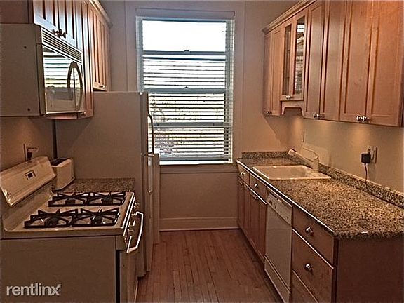 2958 Pine Grove Kitchen2