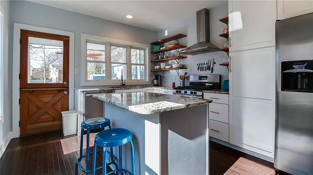 4 bed, 3.0 bath, 1884 sqft, $4,500 — Photo 3