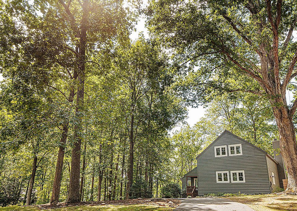 1st image of 160 Sawmill Creek Dr