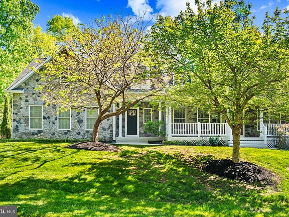 2nd image of 3125 Lakewood Manor Dr