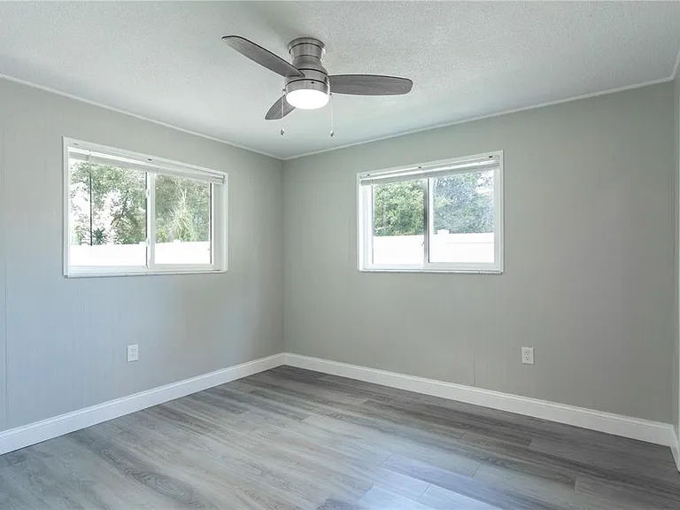 2021 Valley Dr — Photo 38