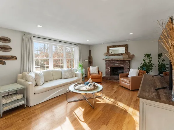 30 Pawtuxet Rd, Plymouth, MA 02360