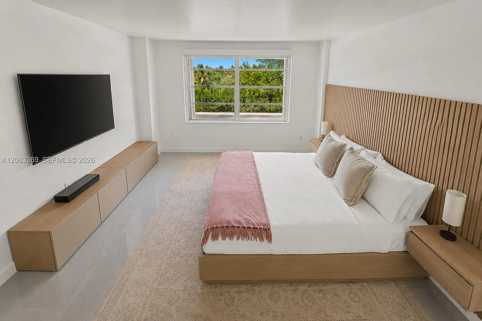 Commodore Club West Condo — Photo 3