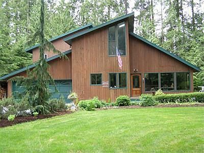 Home sits on 1.2 ac lot that is beautiful private and fully landscaped.