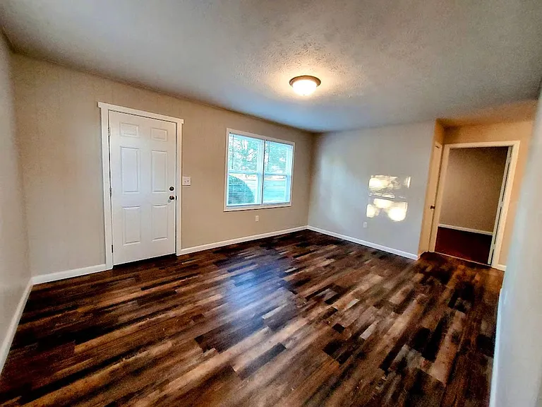 305 Club Rd — Photo 2
