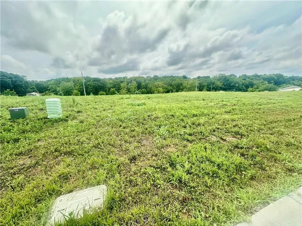 13935 NW 70th St, Parkville, MO 64152