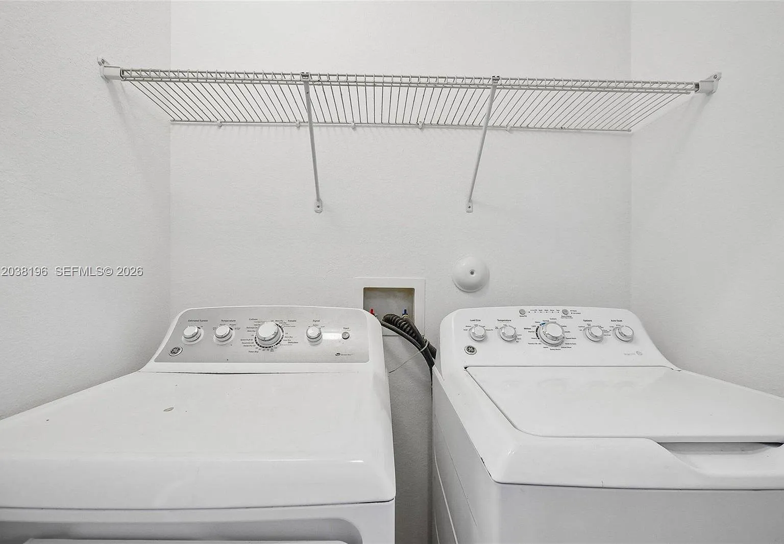 4 bed, 2573 sqft, $4,500 — Photo 2
