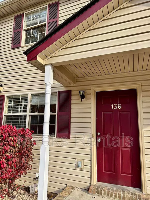 Colonial Townhomes — Photo 1