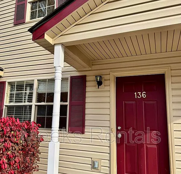 Colonial Townhomes — Photo 1