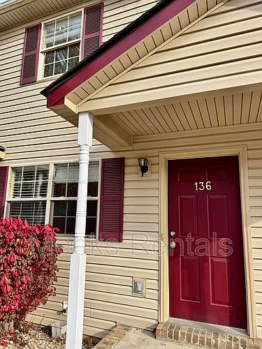 Colonial Townhomes Photo 1