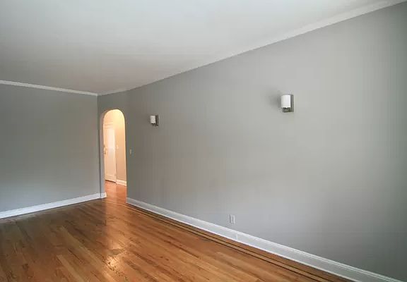 3rd image of 33-17 Crescent St #3
