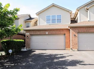 612 Daisy Ln, Roselle, IL