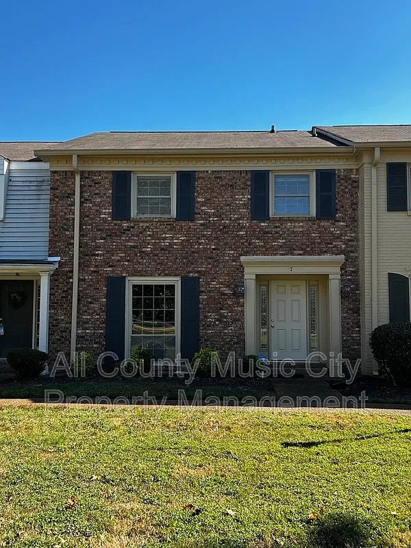 4 bed, 2.5 bath, 1716 sqft, $2,200 — Photo 1