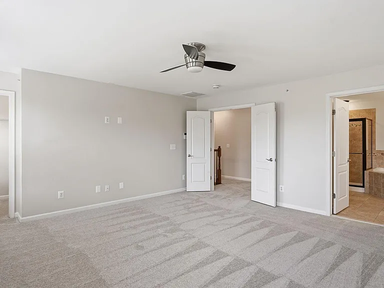 15360 Kensington Park Dr — Photo 17