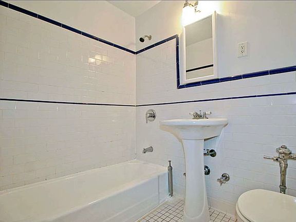 5th image of 33-02 Parsons Blvd #4F