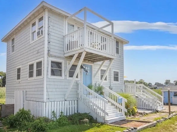 3 Bayview St, Hull, MA 02045