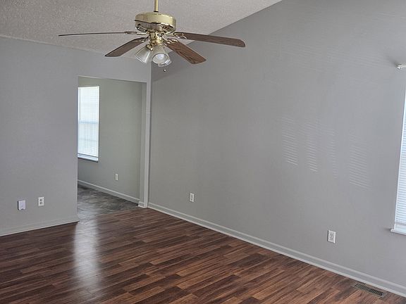 4th image of 233 Cedar Ave