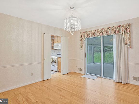 5th image of 5101 Walport Ln