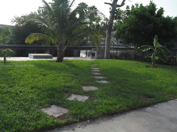 136 NW 14th Way, Dania, FL 33004