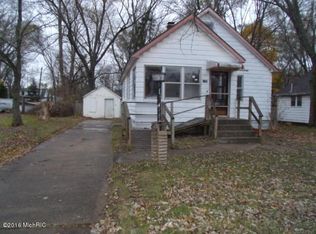 1191 Parkway Dr, Benton Harbor, MI 49022