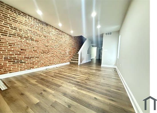 2nd image of 3201 E Fairmount Ave