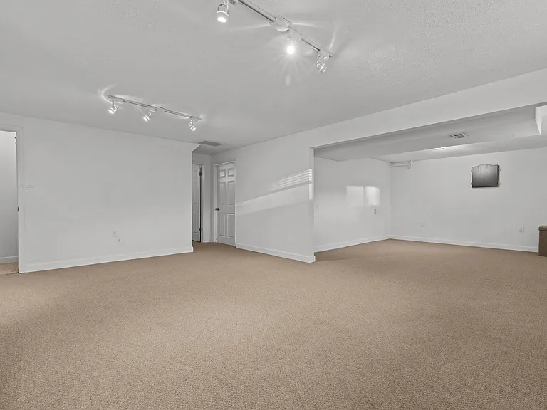 9 Tamerton Ct — Photo 19