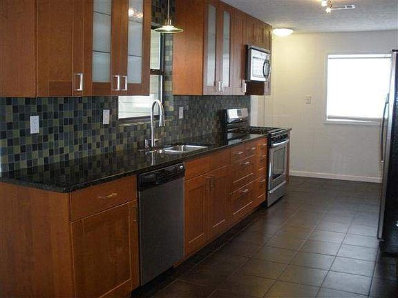 4th image of 708 S 10th St