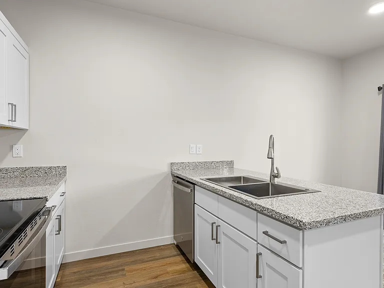 2028 Sunset Dr #2 — Photo 5