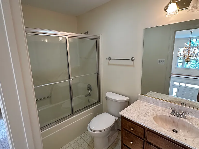 Upstairs hallway full bathroom