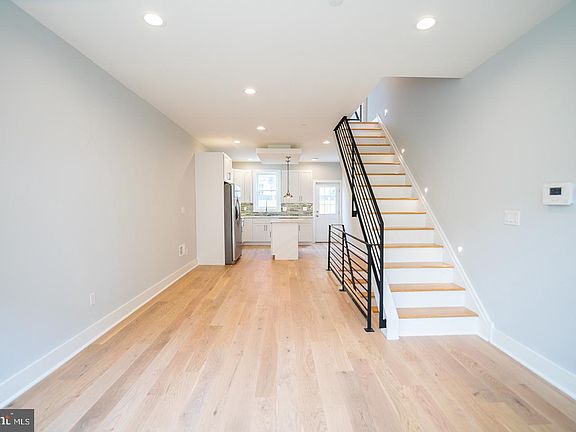4th image of 2231 E William St