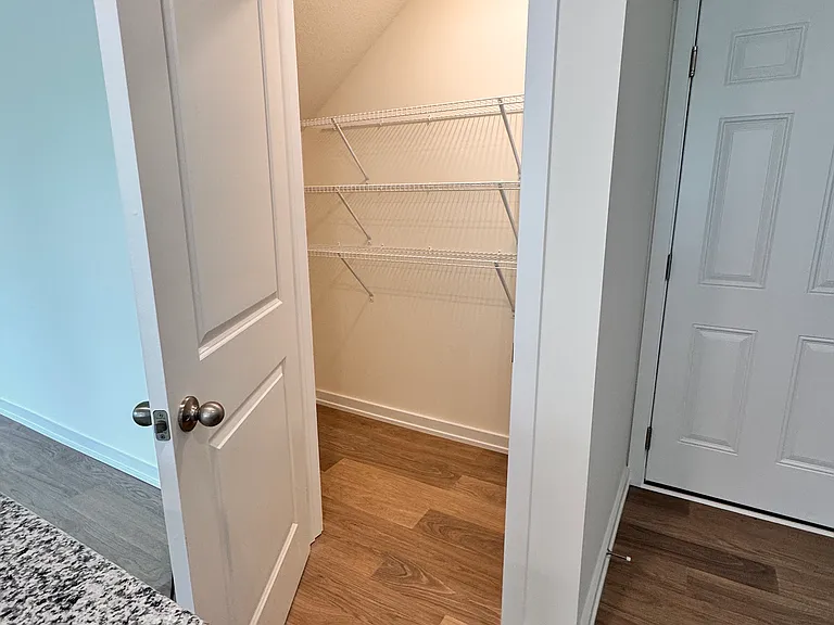 574 White Oak Ln — Photo 21
