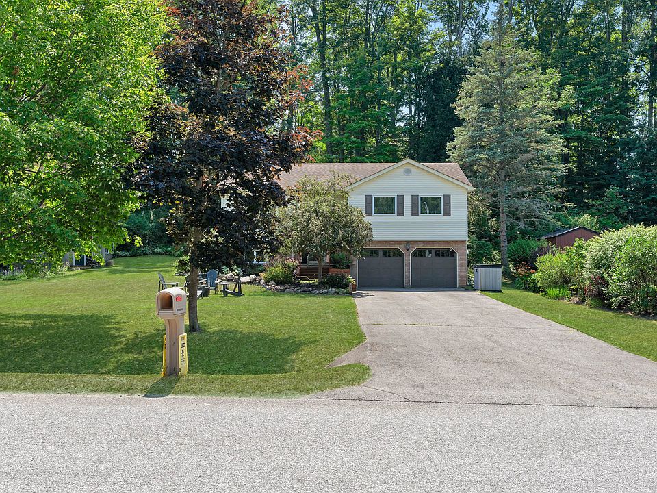 1st image of 15 Sugarbush Rd