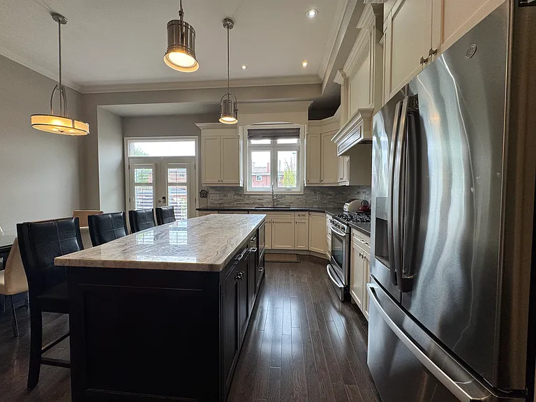 18B Algoma St — Photo 19